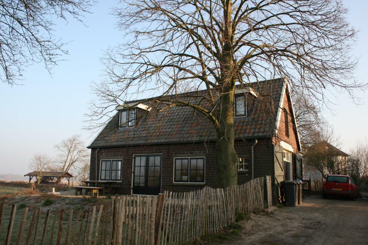 Unique Place On The River Waal Heerewaarden Exterior photo